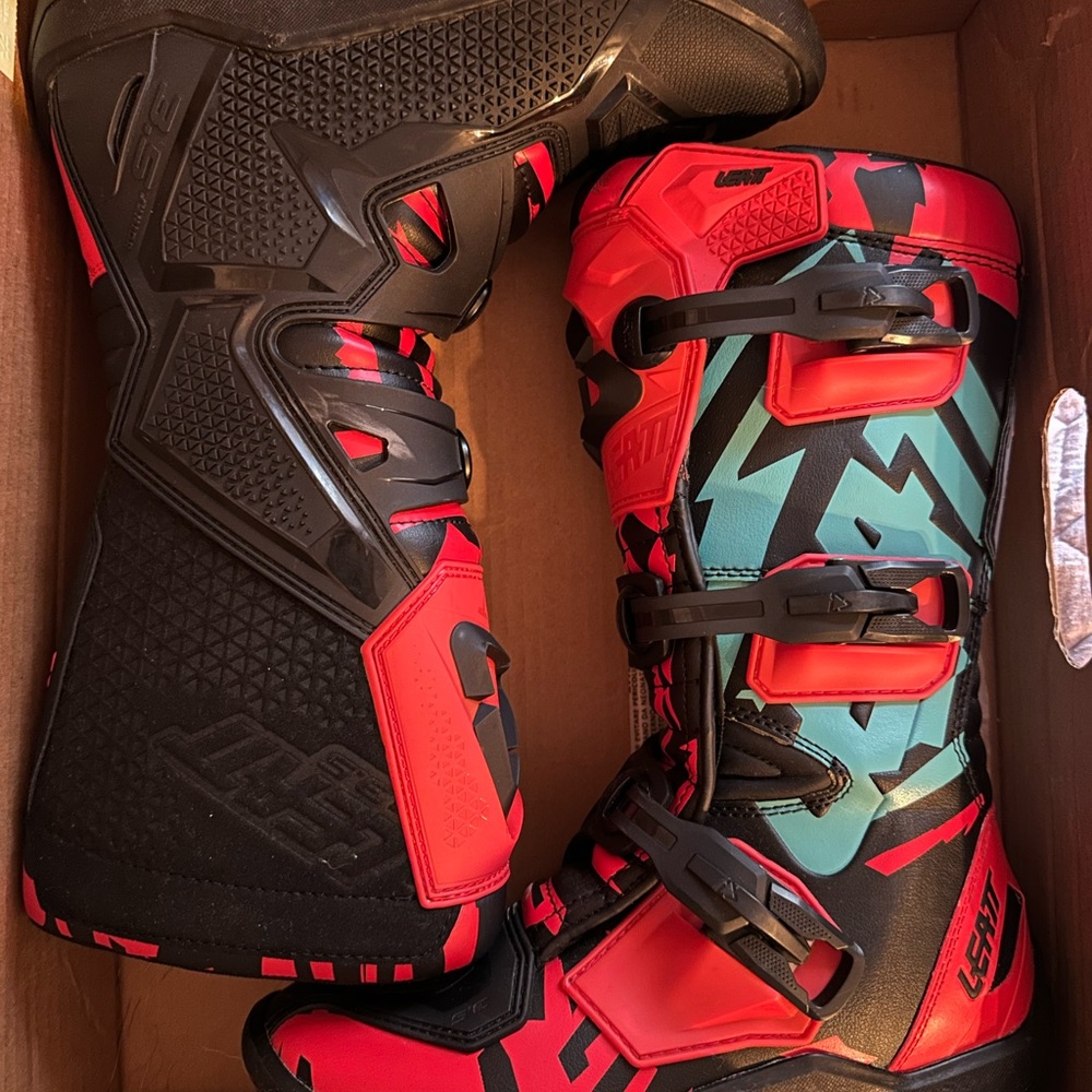 Kids' Red & Teal MX Buckle Boots - Youth Motocross Protecti only worn once!